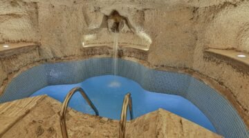 Geleneksel Hamam Seremonisini Mağara Odada Yaşayın