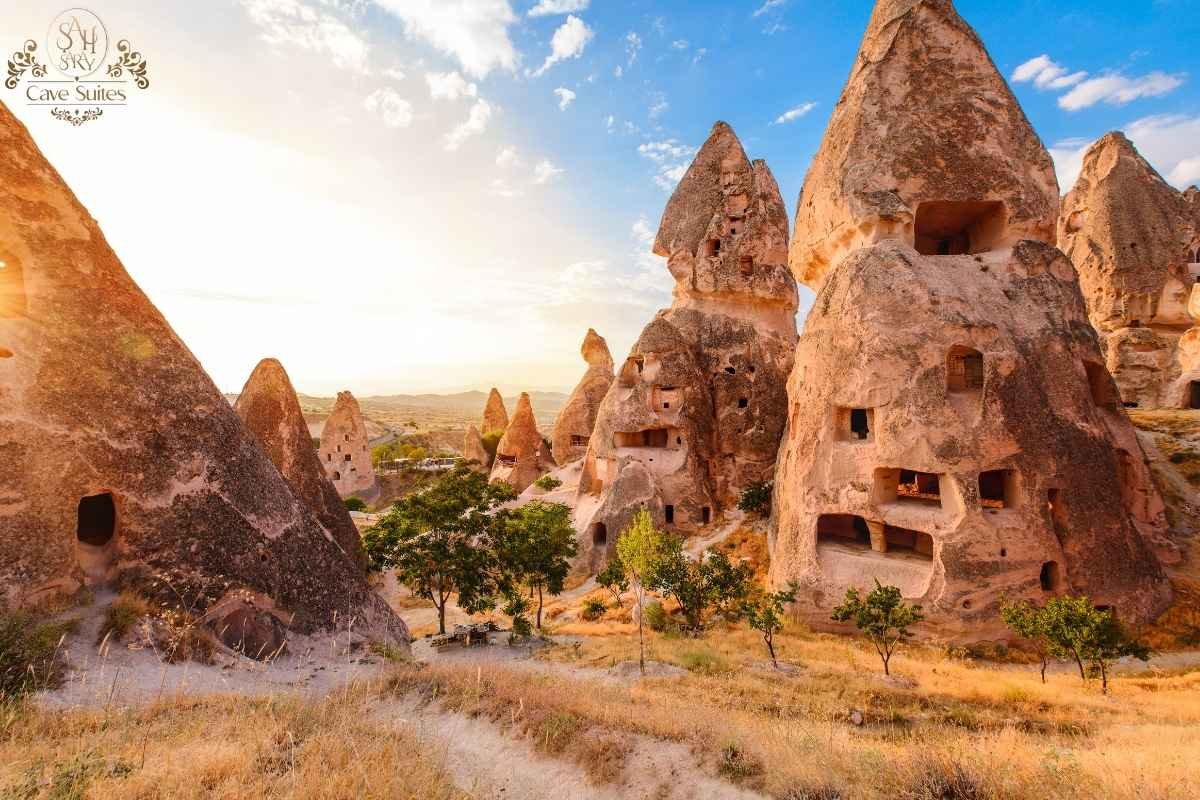 https://sahsaraycavesuites.com/wp-content/uploads/2024/10/kapadokya-beyaz-vadi-yuruyusu.jpg?utm_source=chatgpt.com